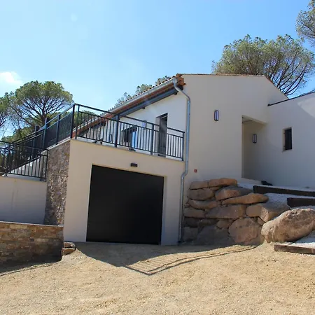 Villa State Of The Art Fixtures In With Pool